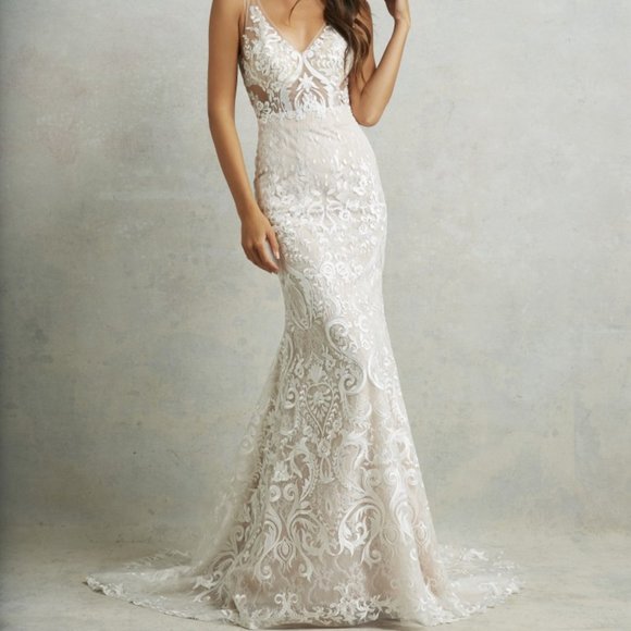 Elegant Tara Lauren Wedding Dress - Picture 2 of 13